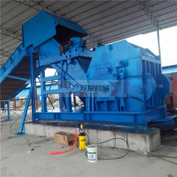 <a href='http://www.revieve.com.cn' target='_blank'><span>金屬破碎機</span></a>河北保定設(shè)備安裝現(xiàn)場