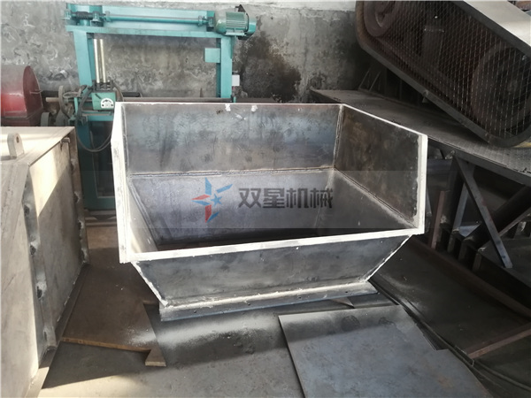 <a href='http://www.revieve.com.cn/ssxl/10.html' target='_blank'><span>金屬撕碎機(jī)</span></a>進(jìn)料斗