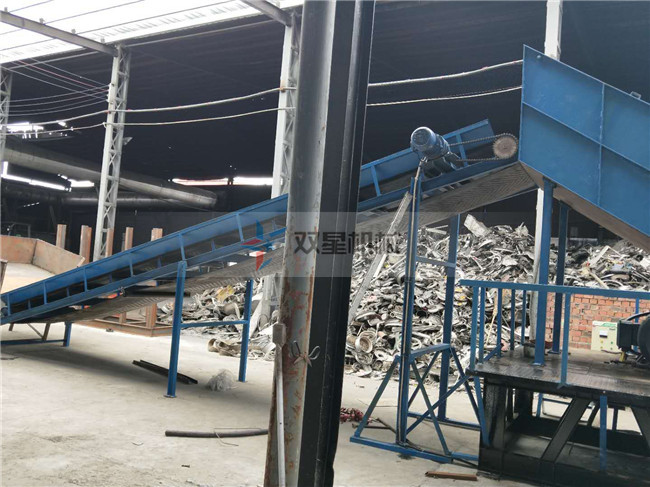 <a href='http://www.revieve.com.cn/psxl/4.html' target='_blank'><span>廢鋼破碎機(jī)</span></a>客戶現(xiàn)場(chǎng)拍攝