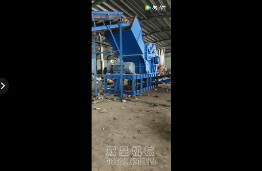 <a href='http://www.revieve.com.cn' target='_blank'><span>金屬破碎機(jī)</span></a>1600型設(shè)備現(xiàn)場(chǎng)