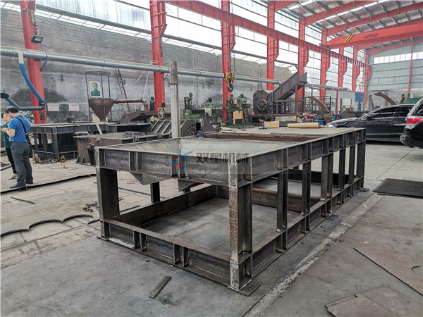 <a href='http://www.revieve.com.cn/psxl/4.html' target='_blank'><span>廢鋼破碎機(jī)</span></a>設(shè)備客戶現(xiàn)場(chǎng)考察