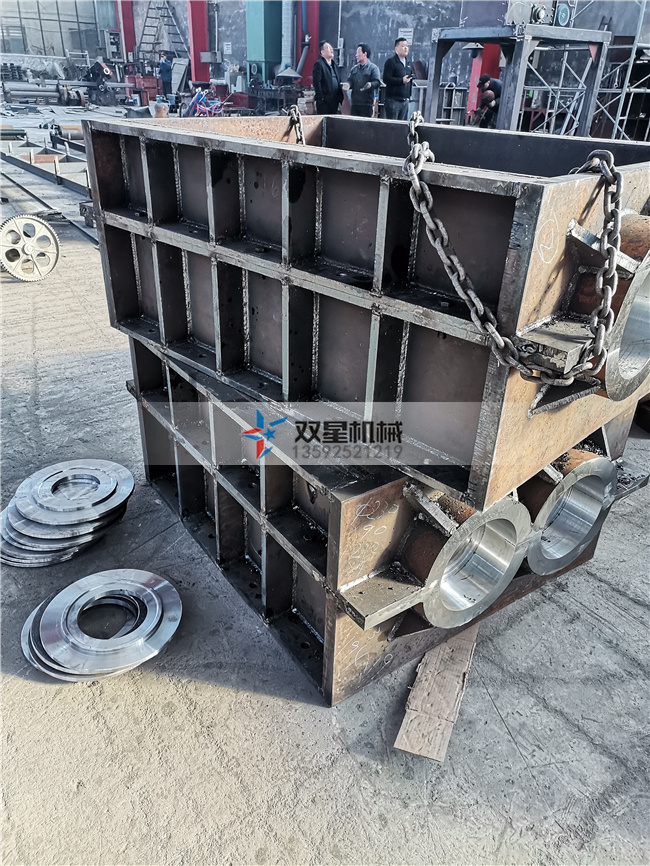 <a href='http://www.revieve.com.cn/ssxl/10.html' target='_blank'><span>金屬撕碎機(jī)</span></a>撕碎箱體實拍
