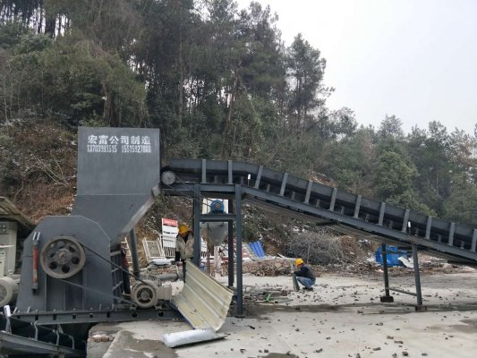 時產(chǎn)1—10噸的金屬破碎機(jī)，型號齊全，皮實(shí)耐用，價(jià)格更實(shí)惠
